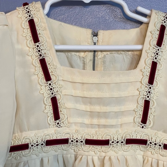 Vintage Handmade Girls Dress Ivory w/ Green Velvet Ribbon and Lace - Picture 3 of 9